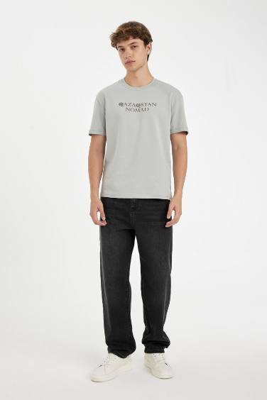 Футболка стандартного кроя с круглым вырезом