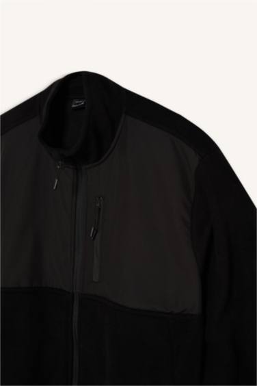 جاكيت قطيفة قصة عادية بجيب من DeFactoFit