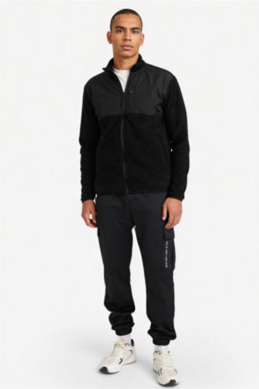 جاكيت قطيفة قصة عادية بجيب من DeFactoFit