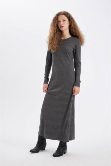 Платье с длинным рукавом