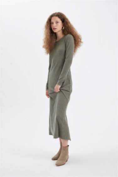 Платье с длинным рукавом