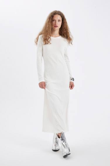 Платье с длинным рукавом