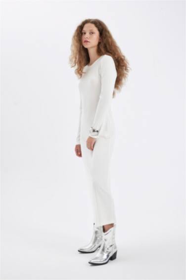 Платье с длинным рукавом