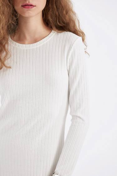 Платье с длинным рукавом