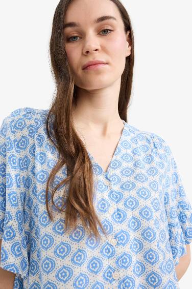 قميص نص كم قصة عادية برقبة V