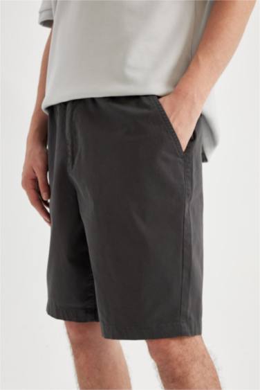 Short Bermuda en Gabardine à coupe régulière