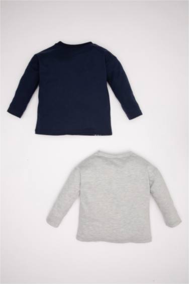 تيشيرت ولادي كم طويل بطبعة شعار قصة عادية - قطعتين