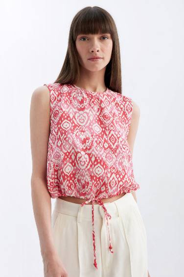 Slim Fit Round Collar Sleeveless Blouse