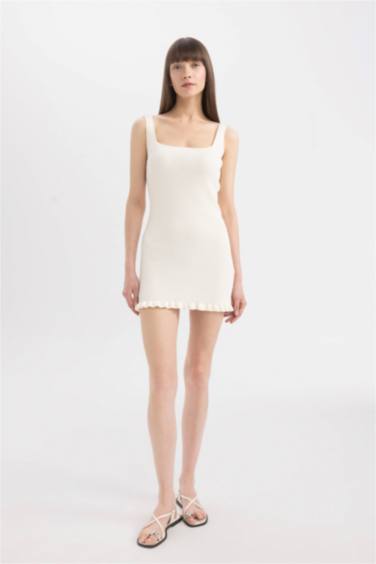 فستان قصير مضلع بدون كم