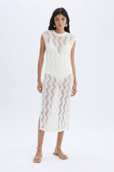 Bisiklet Yaka Kolsuz Yırtmaçlı Beyaz Midi Triko Elbise