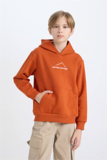 Свитшот стандартного кроя с принтом с капюшоном для мальчиков