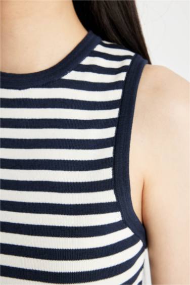 كروب تريكو توب سليم فيت بياقة هالتر