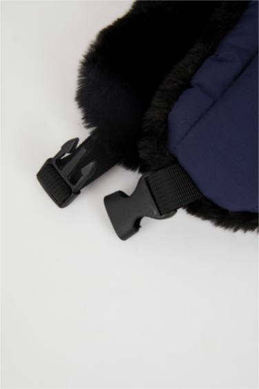 قبعة من نسيج مقاوم للماء منسوج