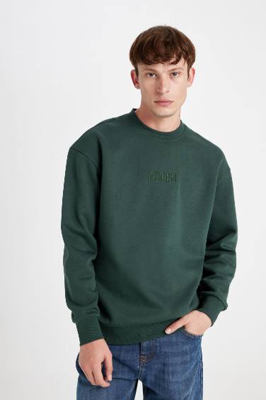 Boxy Fit Long Sleeve Sweatshirt