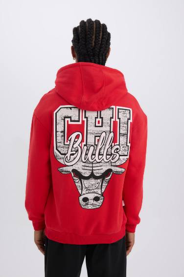 Boxy Fit Chicago Bulls Licensed Long Sleeve Sweatshirt