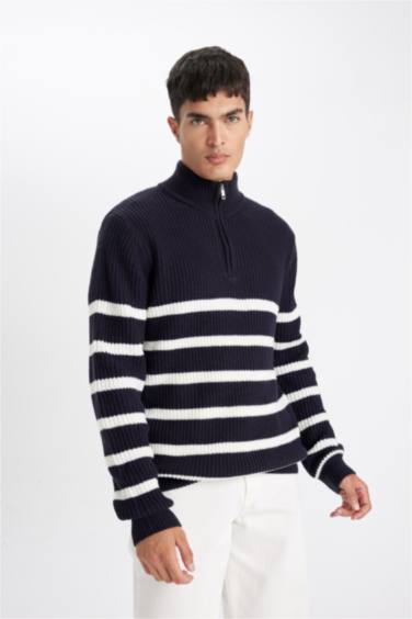 Standart Fit Dik Yaka Yarım Fermuarlı Çizgili Triko Kazak