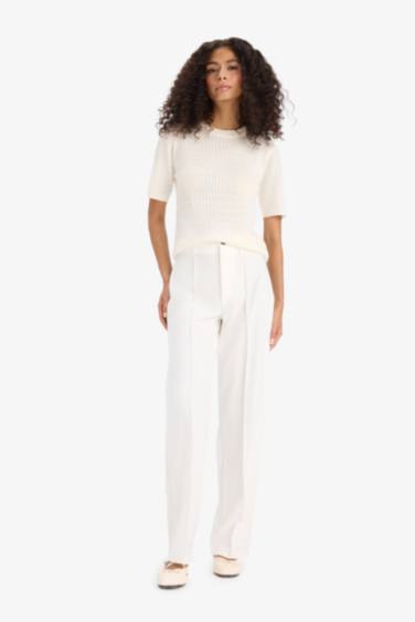 بلوفر تريكو نص كم قصة عادية برقبة مستديرة