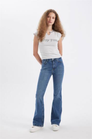 T-shirt slim imprimé à manches courtes et col V