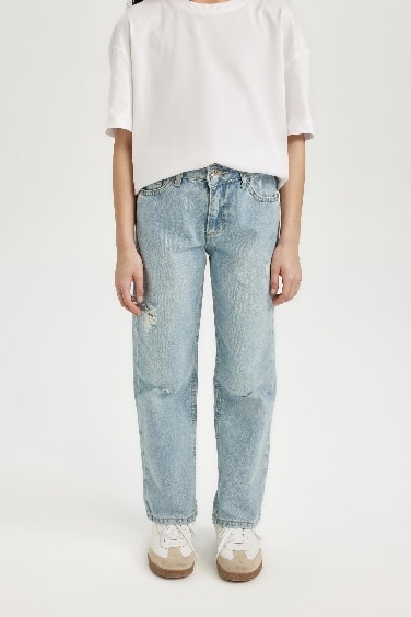 بنطلون جينز بناتي قصة مستقيمة وتفاصيل ممزقة