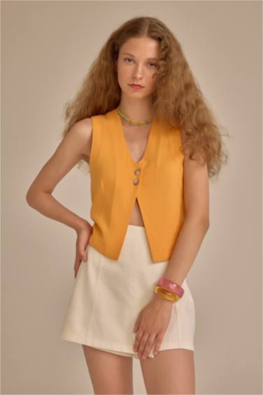 جيلي قصة عادية برقبة V من مزيج الكتان