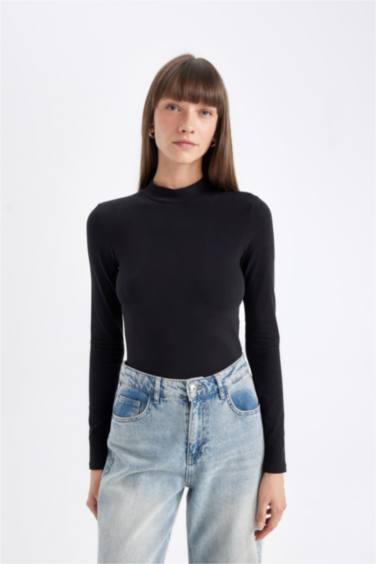 T-Shirt Slim à Manches Longues et à demi-col roulé