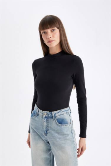 T-Shirt Slim à Manches Longues et à demi-col roulé