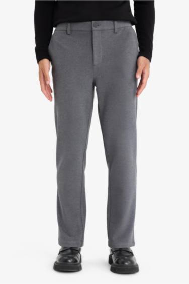 بنطلون برجل عادية