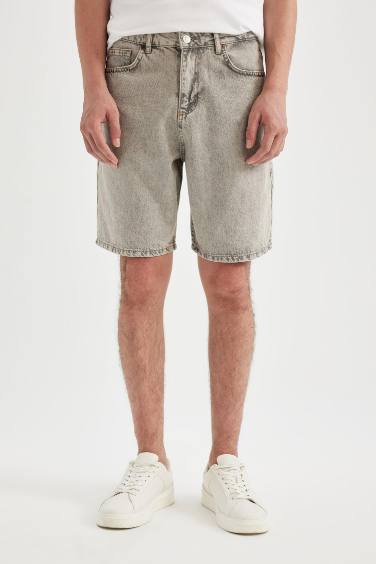 Straight Fit Bermuda