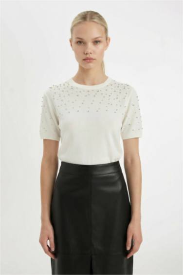 Pull en tricot coupe régulière à Manches Courtes et à Col rond