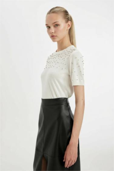 Pull en tricot coupe régulière à Manches Courtes et à Col rond