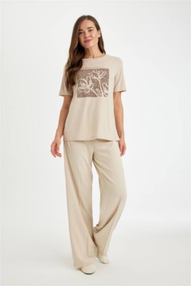 تيشيرت نص كم قصة عادية برقبة مستديرة