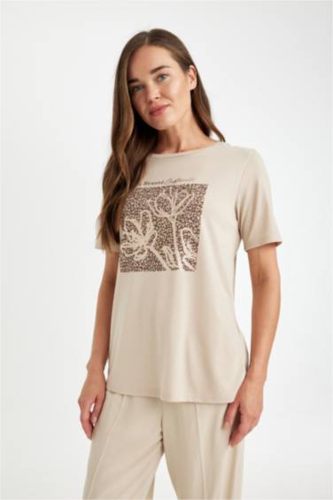 تيشيرت نص كم قصة عادية برقبة مستديرة