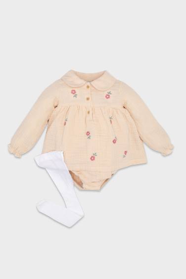 Ensemble pour bébé Fille: combinaison brodée de fleurs avec boutons-pression et collants