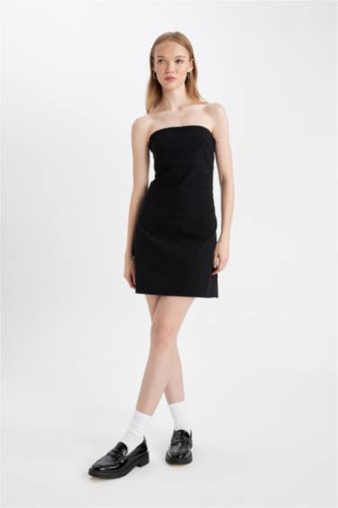 فستان قصير بدون حمالات