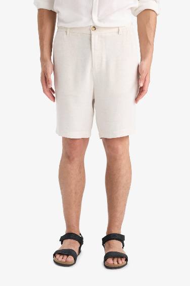 شورت برمودا قصة عادية ورجل عادي من مزيج الكتان