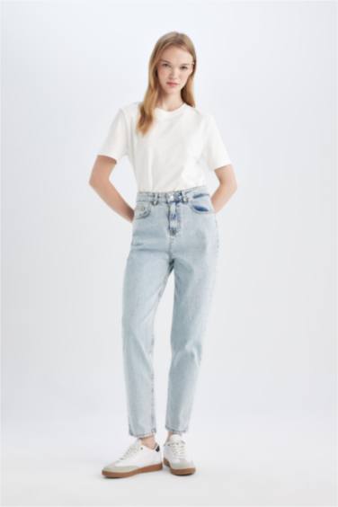 سروال جينز موم فيت بخصر عالي بقالب مريح ورجل ضيق