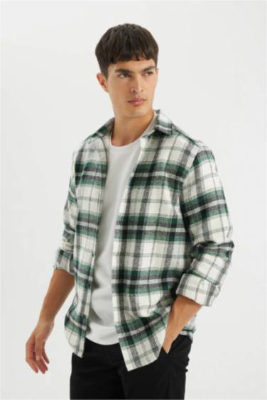 Рубашка в клетку стандартного кроя с длинным рукавом