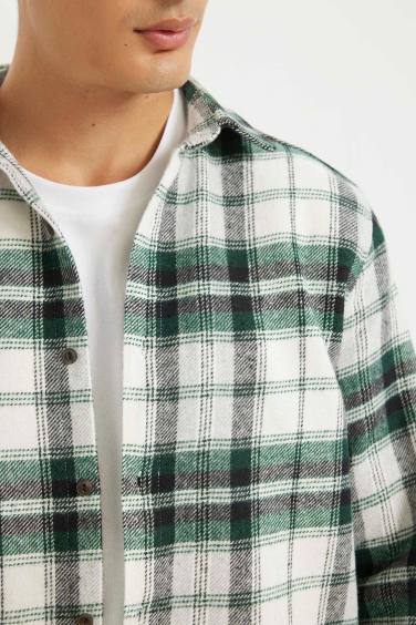 Рубашка в клетку стандартного кроя с длинным рукавом