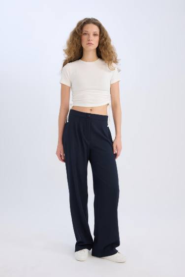 Pantalon large à taille normale avec poches et longueur standard
