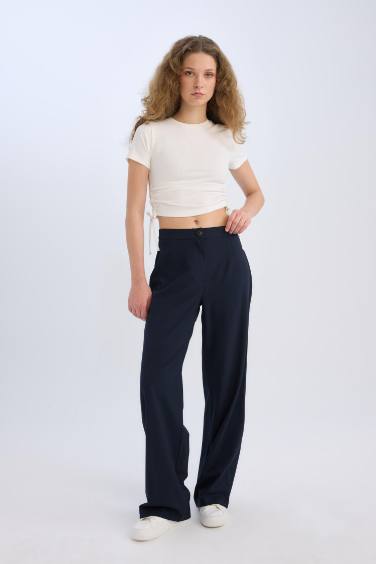 Pantalon large à taille normale avec poches et longueur standard