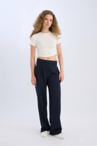 Pantalon large à taille normale avec poches et longueur standard
