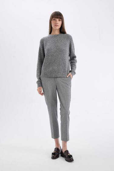 بنطلون تشينو برجل عادية وخصر عالي