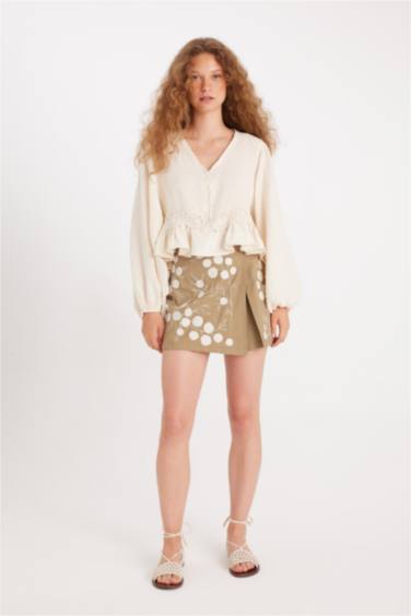 Manuka x DeFacto Keten Karışımlı Nakışlı Mini Şort Etek