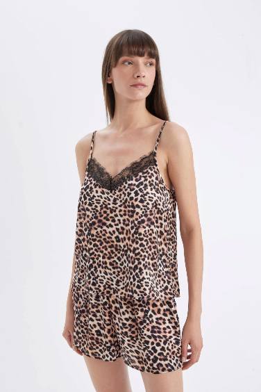 طقم بيجاما قصة عادية بحمالات - قطعتين