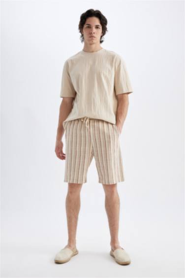 شورت برمودا قصة عادية