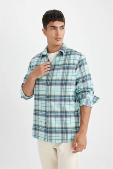 Рубашка в клетку стандартного кроя с длинным рукавом