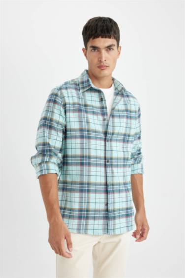 Рубашка в клетку стандартного кроя с длинным рукавом