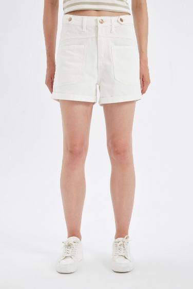 شورت جينز موم فيت بخصر عالي وحافة مطوية