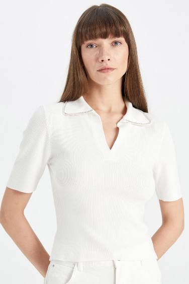 Fitted Polo Neck Ribbon T-Shirt