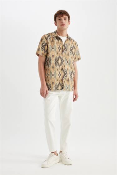 Chemise à manches courtes et col polo à coupe régulière